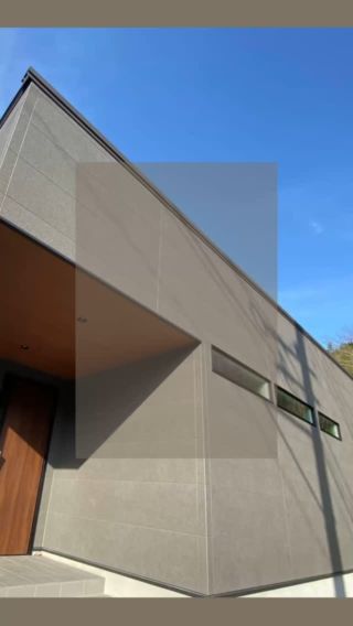 --完成見学会のお知らせ--
オーナー様のご厚意により、完成見学会を開催いたします。

 開催地：長崎市上戸石町
 10:00～17:00

今回のお家は、住宅地でも周りを気にせず自由に過ごせる平家です。

プライバシーを守りながら外空間を身近に感じられるコートハウス。

中庭に面した窓を大きく開放することができるので、光と風を確保しながら周りの視線を気にすることなく快適に暮らすことができます。

 ⚫︎SNSで人気の#アイカ洗面  #スマートサニタリーu を採用
 ⚫︎トイレ内にある隠し収納で、すっきりおしゃれなトイレ空間。
 ⚫︎生活動線上に作った収納で、片付けが苦手な方でもすっきり暮らせる工夫

間取り図を見るだけでは見えない魅力があふれています。ぜひこの機会にご覧くださいませ😊

みなさまのご来場を心よりお待ちしています！
HPまたはお電話にてご予約くださいませ。
ご予約はコチラから↓
@ecoonehome_siryou

ご予約でQUOカード2000円プレゼント🎁

長崎県諫早市の工務店
#エコワンホーム
TEL 0957-27-1177
@ecoonehome

デザイン・価格などお一人お一人のご要望に合わせじっくりプランニングしています😊

#見学会 #完成見学会 #工務店 #諫早 #長崎 #大村 
#諫早新築 #家事動線の良い間取り#スマートサニタリー 
#マイホーム計画中の方へ #子育て住宅 #オール電化  #注文住宅 #収納計画 #平家の家 #平家 #コートハウス 
#完成見学会  #家事ラク動線 #時短間取り #子育て世帯の家づくり #造作洗面台 #洗面室と脱衣室分離 #オフェリアキッチン #オフェリア