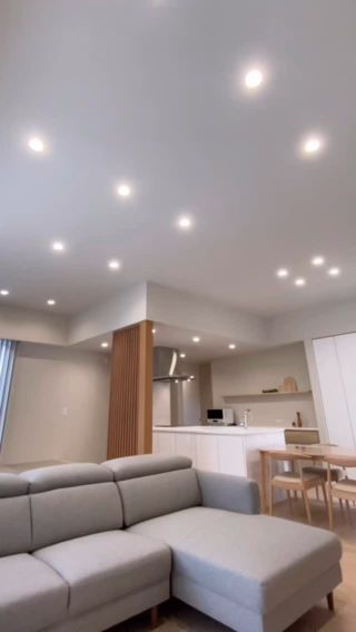 「センスよく、心地よく。
光とぬくもりが満ちる家」
 オーナー様のご厚意により、完成見学会を開催いたします。

開催地／長崎市鳴滝
6/7(土)〜6/8(日) 10:00-17:00

「実際に見て・感じて」ほしい、家づくりのこだわり

✅ 全館空調で、365日いつでも快適
・家のどこにいても温度差が少なく、夏も冬もストレスフリー
・小さなお子さまやご高齢の方にもやさしい空間環境

✅ 開放感あふれるリビング空間・
高天井×格子デザインで、光と風が気持ちよく巡る
・家族みんなでくつろげる、約30畳の広々リビング

✅ 子育て世代にうれしい間取り
・小上がりの畳スペースは、遊び場・昼寝・リラックスに大活躍
・フラットキッチン×横並びダイニングで家事もラクラク

✅ リアルな「暮らしやすさ」をデザイン
・ナチュラルモダンな内装に、無垢のぬくもりをプラス
・家事動線や収納計画など、実際の暮らしに寄り添った設計

⸻

📍 開催場所：長崎市鳴滝
🏠 物件情報：2階建て・37坪・30畳リビング
🌬️ 設備：全館空調システム搭載
🗓️ ご予約：見学会予約受付中！
（完全予約制）

⸻

「おしゃれで、ちゃんと住みやすい」
そんな理想の住まい、見に来ませんか？

ぜひご家族皆様でご来場賜りますようご案内申し上げます。

ご予約でQUOカード2000円プレゼント🎁

※ごゆっくりご覧いただけるよう、完全予約制となっております。

HPまたはお電話にてご予約くださいませ。
ご予約はコチラから↓
@ecoonehome_siryou

長崎県諫早市の工務店
#エコワンホーム
TEL 0957-27-1177
@ecoonehome
デザイン・価格などお一人お一人のご要望に合わせじっくりプランニングしています😊

#完成見学会  #間接照明のある家 #ナチュラルインテリア  #完成見学会開催中 #全館空調のある暮らし #子育て世代の家づくり 
#ナチュラルモダン #光と風の通る家 #長崎新築 #新築戸建 #家づくり #マイホーム計画 #全館空調 #フラットキッチン #小上がり畳  #アイカ洗面台 #スマートサニタリー 
#見学会 #オープンハウス #工務店 #長崎 #大村 #諫早 #新築  #子育て住宅 #注文住宅 #オフェリア #家事ラク動線  #収納計画